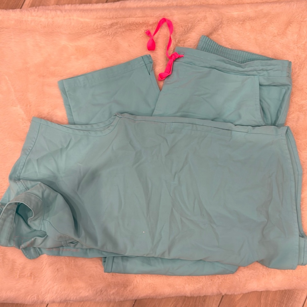 Figs Uniform! Large Tops and XL Bottoms